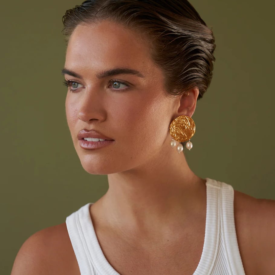 1 Paar Persönlichkeitsstil 18 Karat Gold Edelstahl Große runde gehämmerte ovale Perlenohrringe Trendy Schmuck Damen-Anhängerohrringe Bild3
