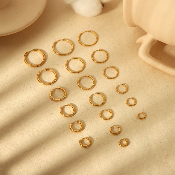 1 par 1 par de aretes geométricos clásicos sencillos de acero inoxidable chapados en oro de 18k para uso diario de mujer Aretes de aro para mujer