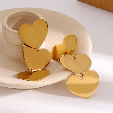 1 Paar 18 Karat Gold Edelstahl Herz Ohrringe Französisch Retro Elegante Titan Stahl Drei-Schicht Glatte Herz Ohrringe Frauen Anhänger Ohrringe h5 Bild3