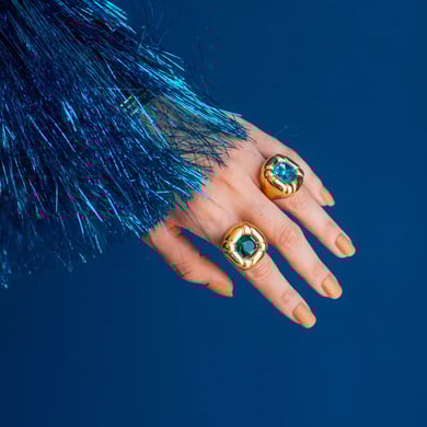 Anillo individual de acero inoxidable chapado en oro de 18 quilates con circonitas, estilo retro geométrico, para mujer. h5 Imagen4