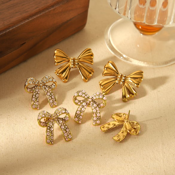 1 paire de boucles d&#39;oreilles à tige en acier inoxydable plaqué or 18 carats avec nœud papillon et perles artificielles pour femme