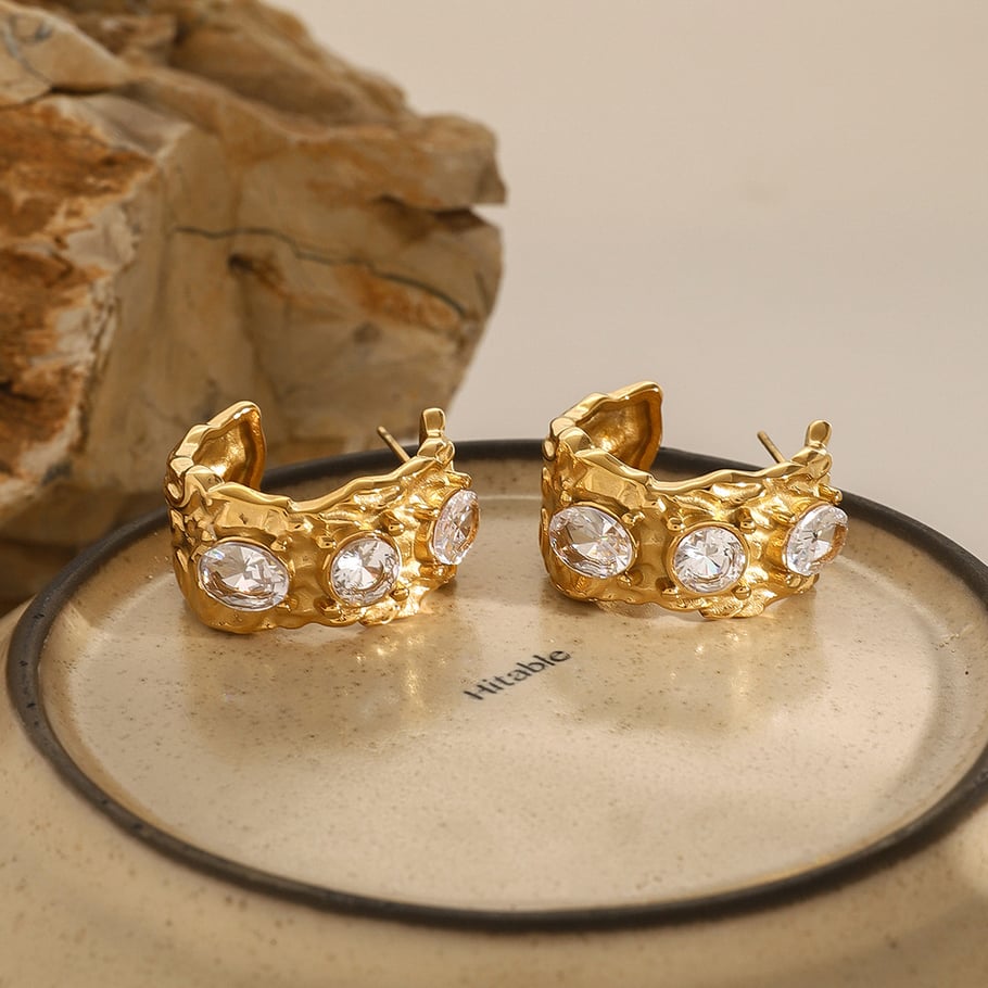 1 Paar Ohrringe im Retro-Kreuz-Design der Classic-Serie aus Edelstahl mit 18 Karat vergoldetem Zirkonia für Damen Bild9