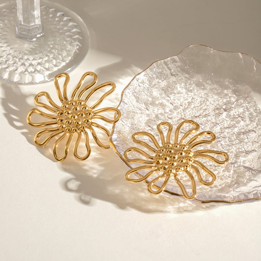 1 Paar Simple Series Sweet Flower Edelstahl 18 Karat vergoldete Damen-Ohrstecker Bild3