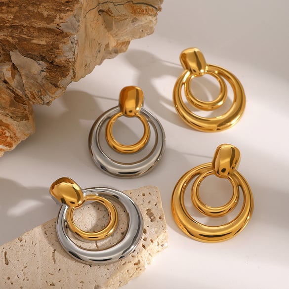 1 Pair Simple Classic Style Hollowed-out Round Shape Titanium Steel 18K Gold Plated Women's Stud Earrings 2
