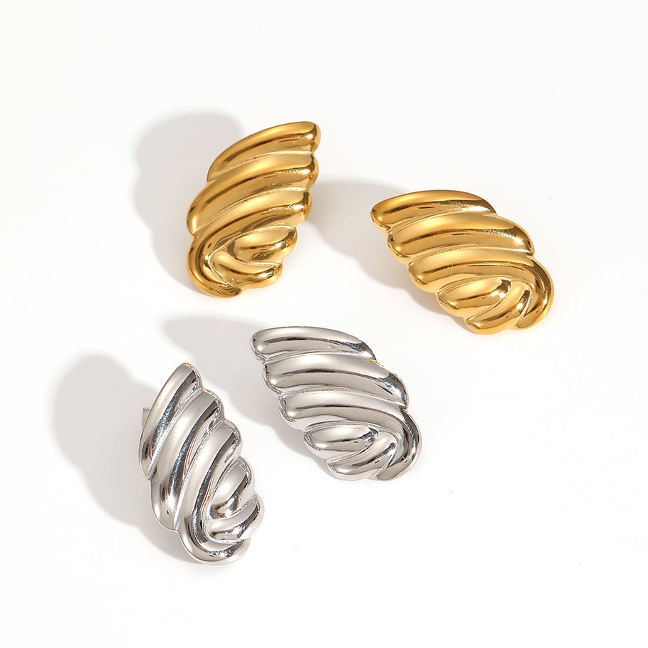 1 Pair Luxurious Retro Style Angel Wings Shape Stainless Steel 18K Gold Plated Women's Stud Earrings Picture6