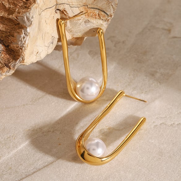 1 paar eenvoudige serie casual letter roestvrij staal 18K vergulde kunstmatige parel dames creolen