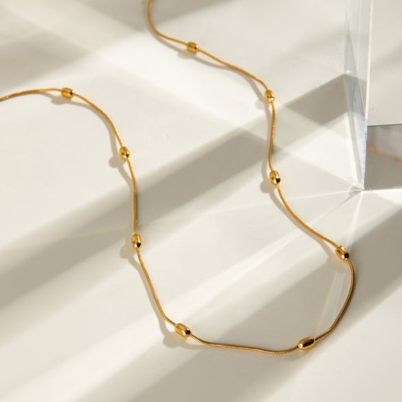 Collar de cadena para mujer de acero inoxidable chapado en oro de 18 quilates con diseño geométrico simple de serie simple de 1 pieza