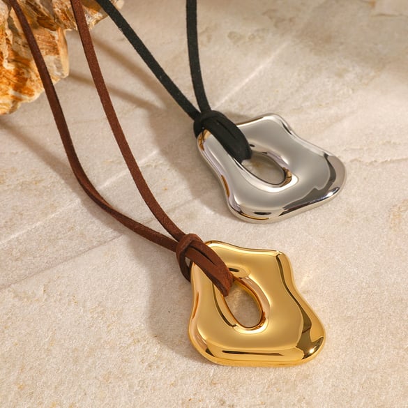 1 pezzo semplice serie quotidiana tinta unita in acciaio inossidabile placcato oro 18K collane con ciondolo da donna