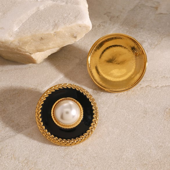 1 par de aretes de botón de acero inoxidable con perla artificial chapada en oro de 18 quilates, estilo retro geométrico, para mujer 2