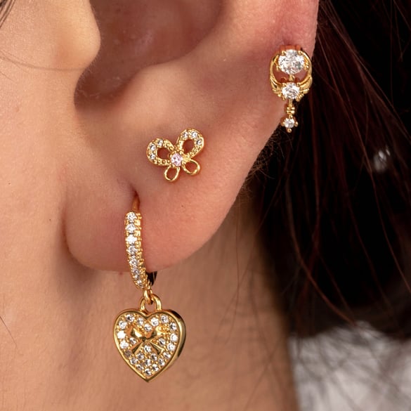 1 par de pendientes de botón de acero de titanio con forma de corazón, sin revestimiento, con circonitas para mujer 2