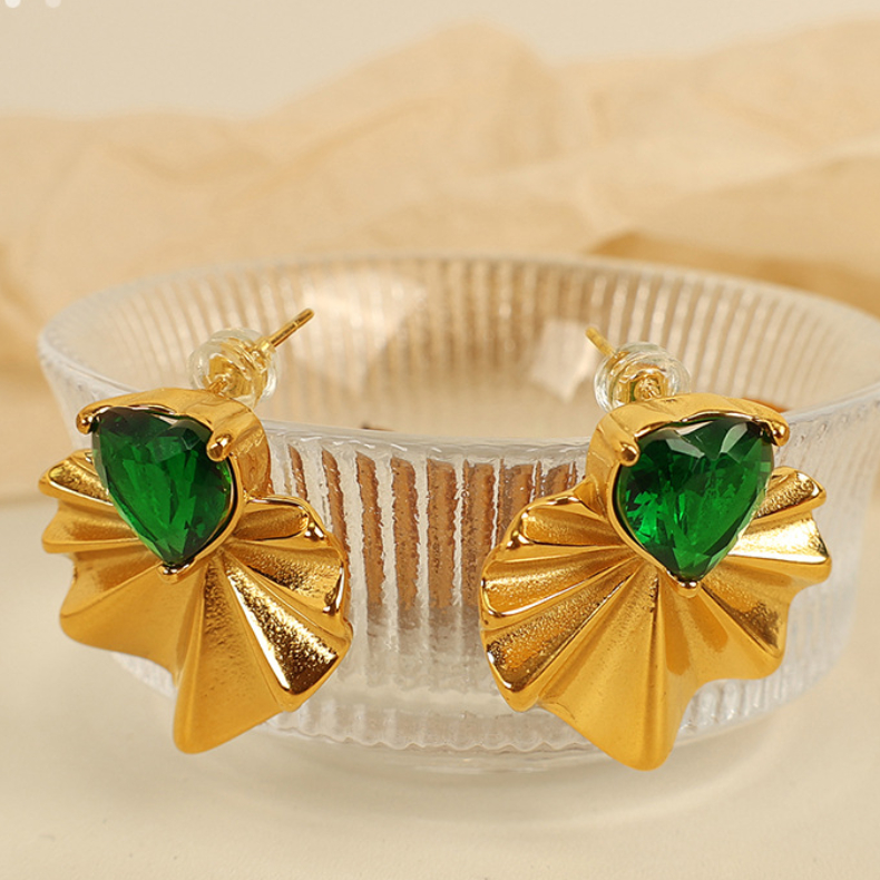 1 Pair Classic Series Retro Heart Stainless Steel 18K Gold Plated Zircon Women Stud Earrings Picture5