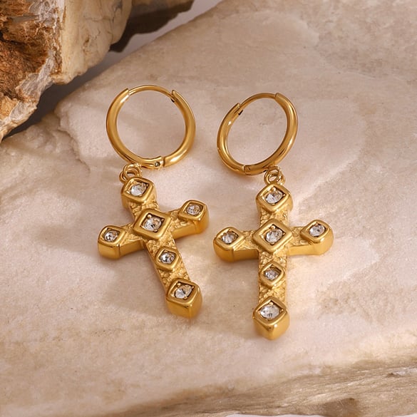 1 paire de boucles d&#39;oreilles pendantes pour femme, style croix classique, en acier inoxydable plaqué or 18 carats et zircone.
