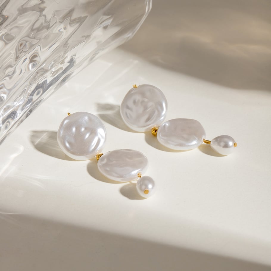 1 Paar einfache Serie elegante geometrische Edelstahl 18 Karat vergoldet künstliche Perle Frauen Tropfen Ohrringe Bild5