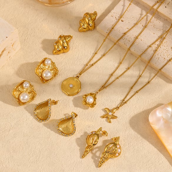 1 paar eenvoudige serie lichte luxe stijl schildpad roestvrij staal 18K vergulde kunstmatige parel dames oorbellen
