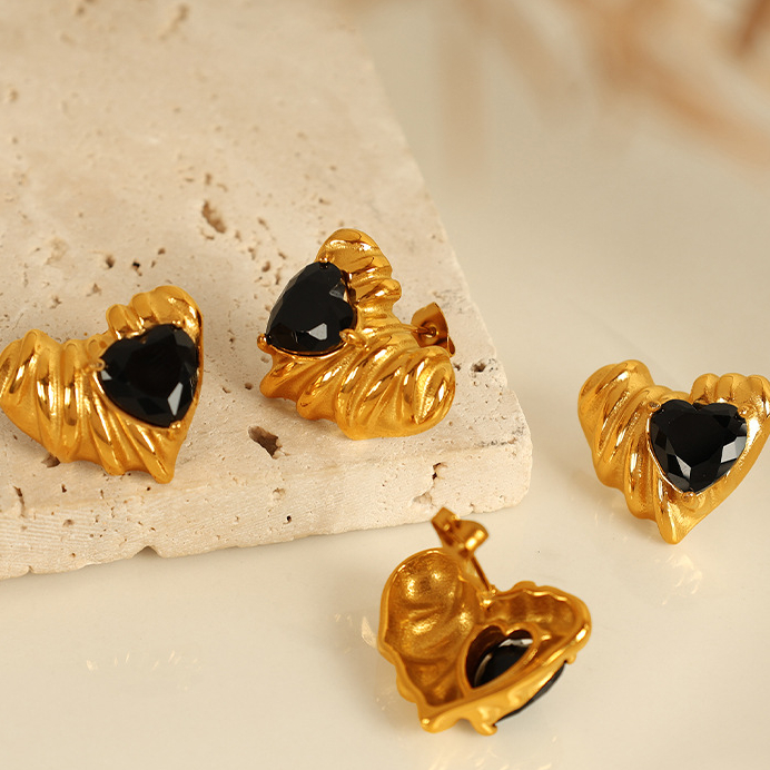 1 Pair Simple Series Retro Heart Stainless Steel 18K Gold Plated Zircon Women Stud Earrings Picture6