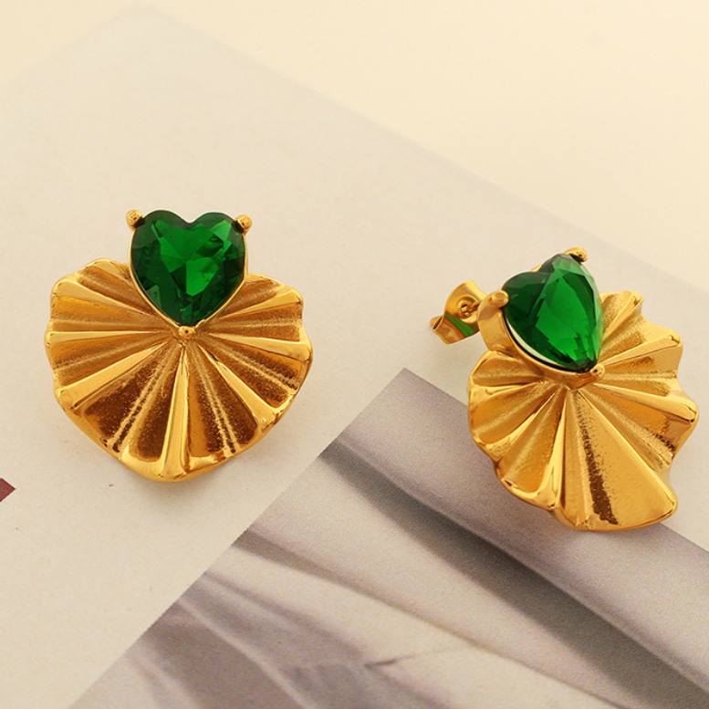 1 Pair Classic Series Retro Heart Stainless Steel 18K Gold Plated Zircon Women Stud Earrings Picture6
