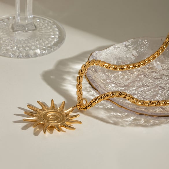 1 stuk etnische serie klassieke zon/maan roestvrij staal 18K vergulde dames hanger kettingen