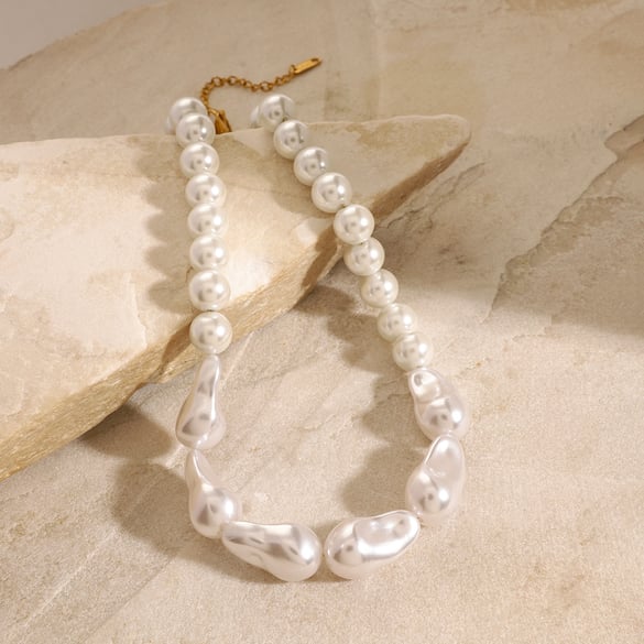 Collar de cuentas para mujer, serie clásica, elegante, de acero inoxidable chapado en oro de 18 quilates, con perlas artificiales. 2