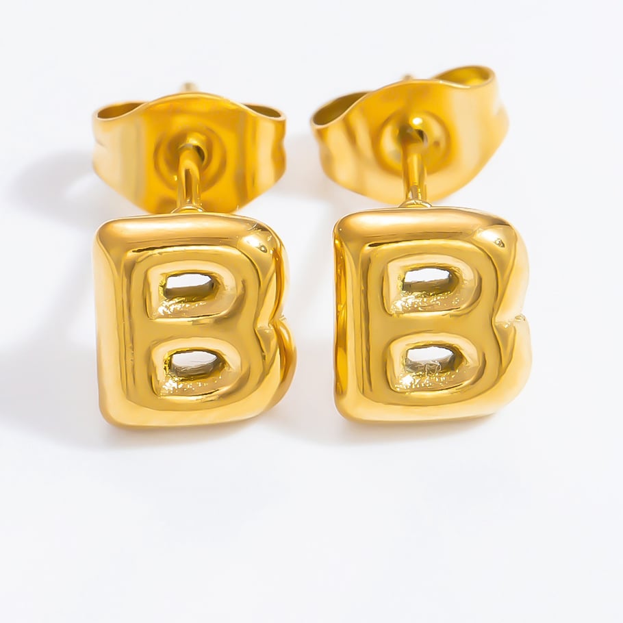 1 par de aretes de botón de acero inoxidable chapados en oro de 18 quilates con letras informales de serie simple para mujer Imagen5