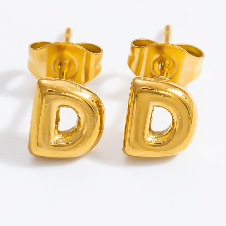 1 par de aretes de botón de acero inoxidable chapados en oro de 18 quilates con letras informales de serie simple para mujer Imagen7