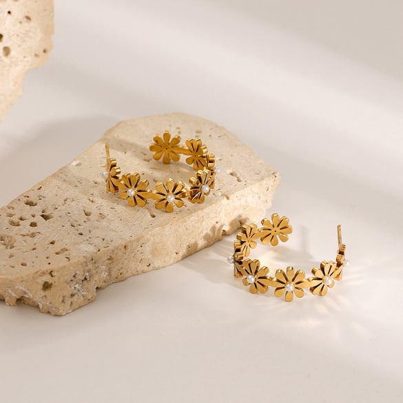1 Pair Simple Series Retro flowers Stainless Steel 18K Gold Plated Rhinestone Women Stud Earrings