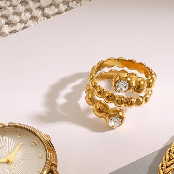 1 paire de bagues simples élégantes en acier inoxydable plaqué or 18 carats avec strass pour femme 2