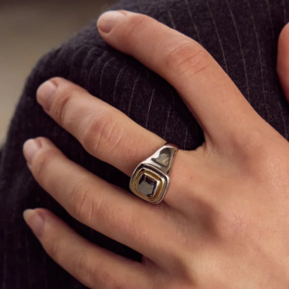 1 Paar Simple Series Einfache viereckige Edelstahl 18 Karat vergoldete Damen-Einzelringe