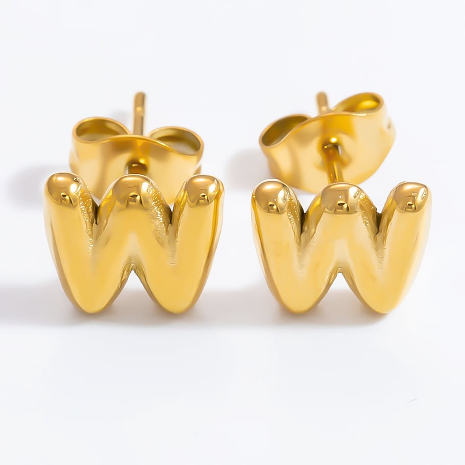 1 par de aretes de botón de acero inoxidable chapados en oro de 18 quilates con letras informales de serie simple para mujer Imagen9