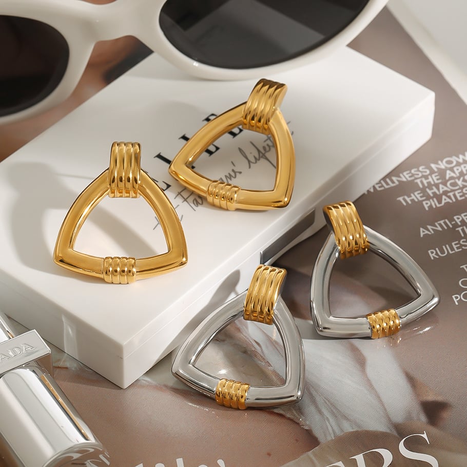 1 par de pendientes de botón de acero inoxidable en forma de triángulo clásico, color dorado, para mujer. Imagen7
