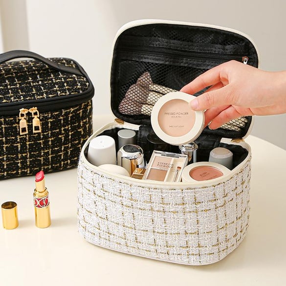1 Piece Fashionable Series Classic Plaid Chanel's Style Women's Cosmetic Bags 2