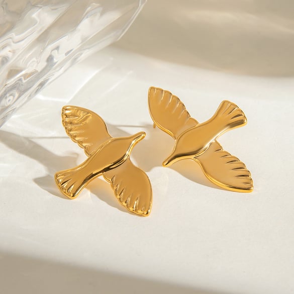 1 par de aretes de botón de acero inoxidable chapados en oro de 18 quilates con diseño de animales naturales de la serie romántica para mujer 2