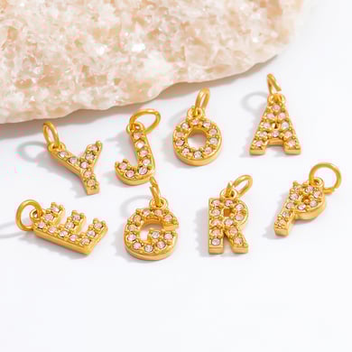 1 pieza de lujosa serie de letras diarias de acero inoxidable color dorado para mujer h5 Imagen6