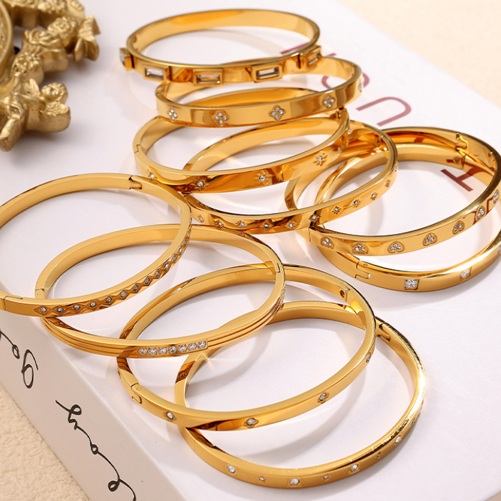 1 pieza de pulseras de mujer de acero inoxidable con diamantes de imitación de color dorado y diseño geométrico clásico de serie simple Imagen3