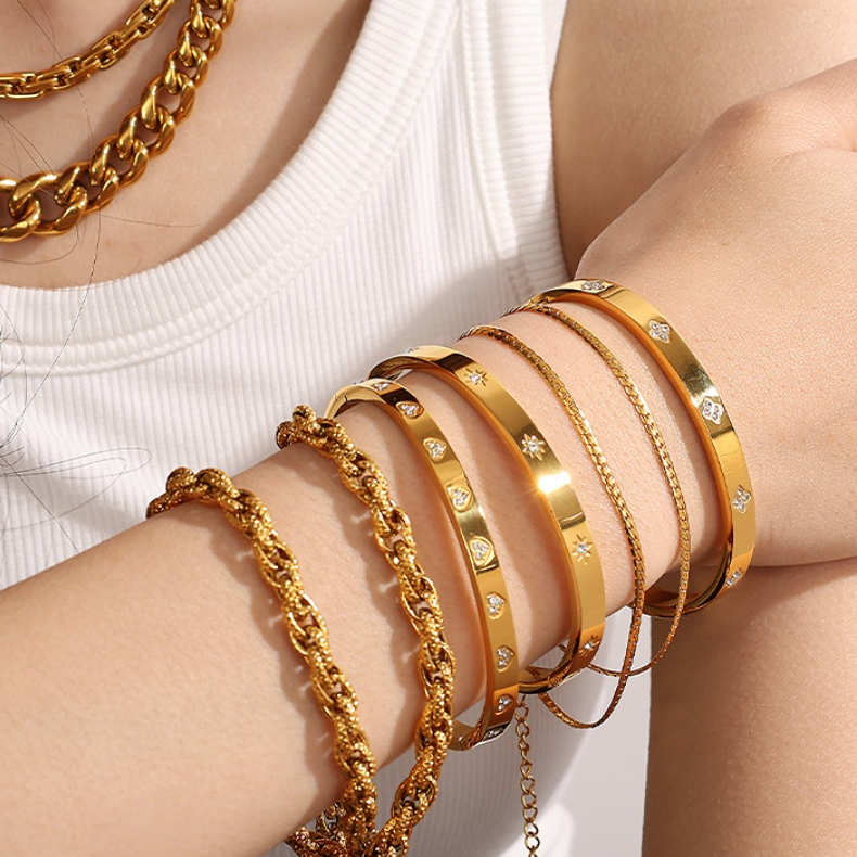 1 pieza de pulseras de mujer de acero inoxidable con diamantes de imitación de color dorado y diseño geométrico clásico de serie simple Imagen5