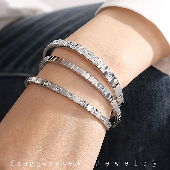1 Stück Simple Series Klassische geometrische Edelstahl Goldfarben Strass Damen Armreifen Bild6