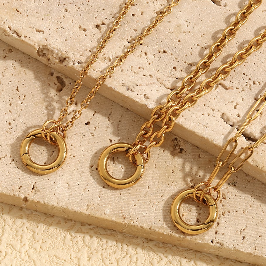 Collar con colgante de acero inoxidable dorado de 1 pieza, serie simple, para mujer, de uso diario. Imagen4