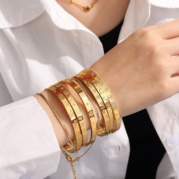 1 pieza de pulseras de acero inoxidable con diseño de tortuga clásica de serie simple y diamantes de imitación de color dorado para mujer