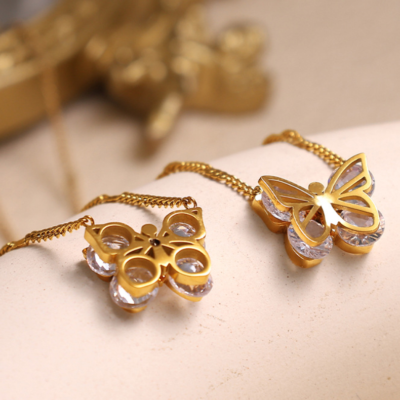 1 Piece Romantic Series Gorgeous Butterfly Shape Stainless Steel Gold Color Lightweight Women's Pendant Necklaces Picture4