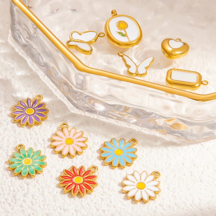 1 pieza de colgantes de acero inoxidable dorados con diseño de flores románticas para mujer Imagen4