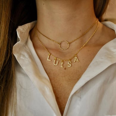 1 pieza de lujosa serie de letras diarias de acero inoxidable color dorado para mujer h5 Imagen10