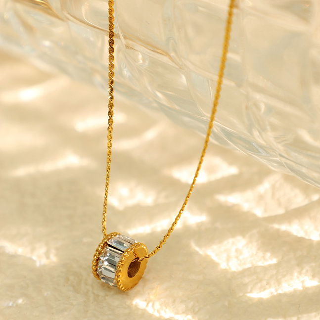 1 Piece Elegant Series Classic Daily Round Stainless Steel Gold Color Women's Pendant Necklaces Picture3