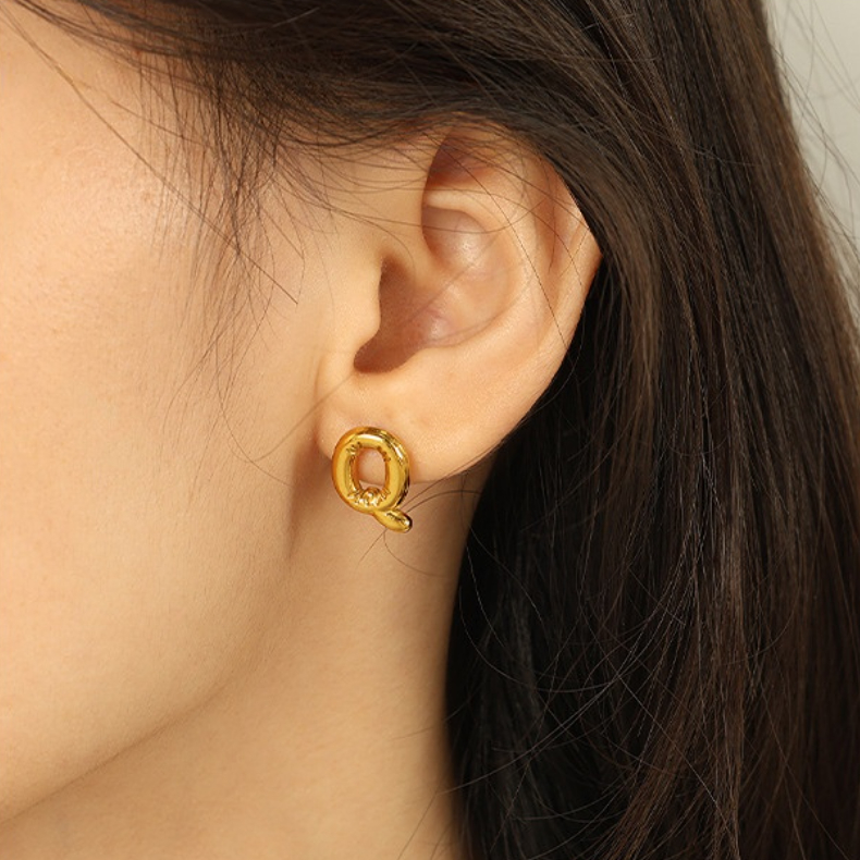 1 Pair Modern Series Casual Letter All-match Stainless Steel Gold Color Women's Stud Earrings Picture4