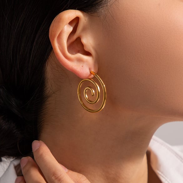 18K gouden oorbellen van roestvrij staal voor vrouwen, hamerpatroon cirkel vortex holle oorbellen, spiraal oorbellen, punk stijl titanium stalen oorbellen