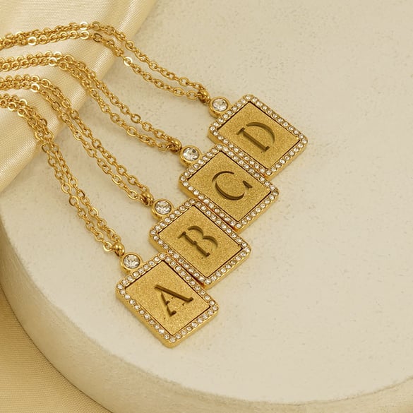 Collier avec pendentif en acier inoxydable plaqué or 18 carats pour femme, série simple, lettre quotidienne 2