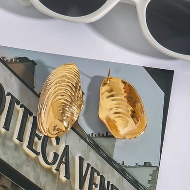1 par de pendientes de botón de acero inoxidable dorado con diseño de tortuga natural de la serie clásica para mujer h5 Imagen6