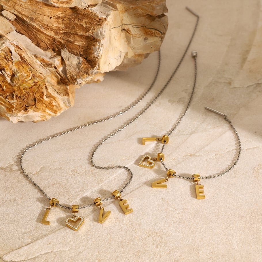 1 pezzo semplice serie semplice lettera acciaio inossidabile placcato oro 18K strass donne ciondolo collane Immagine3