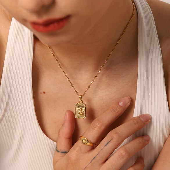 Collier avec pendentif en forme de cœur, carré et ovale, style rétro simple, en acier inoxydable plaqué or 18 carats, pour femme 2