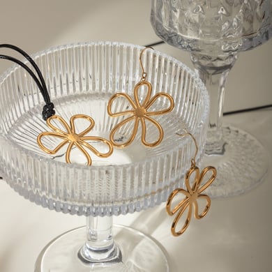 1 paire de boucles d&#39;oreilles en acier inoxydable 18 carats de style INS transfrontalier, simples et élégantes, style avancé, boucles d&#39;oreilles en forme de fleur, accessoires pour femmes h5 Image2