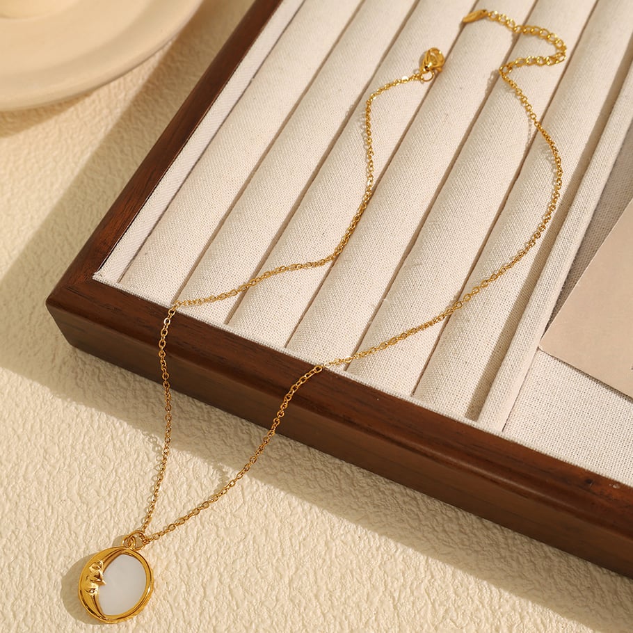 1 pezzo serie romantica classico sole/luna titanio acciaio color oro conchiglia collane ciondolo da donna Immagine4