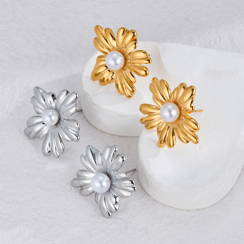 1 paire de boucles d&#39;oreilles à tige en acier inoxydable plaqué or 18 carats avec perles artificielles pour femme, série romantique, style rétro Image4